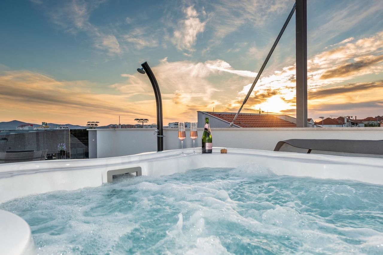 Luxury Majpruz Suites ซาดาร์ ภายนอก รูปภาพ